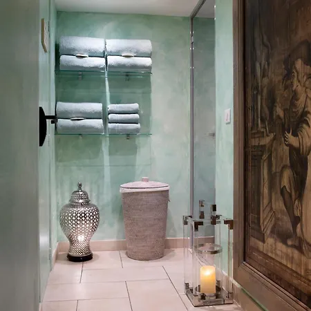 Hotel Henri Iv 4*